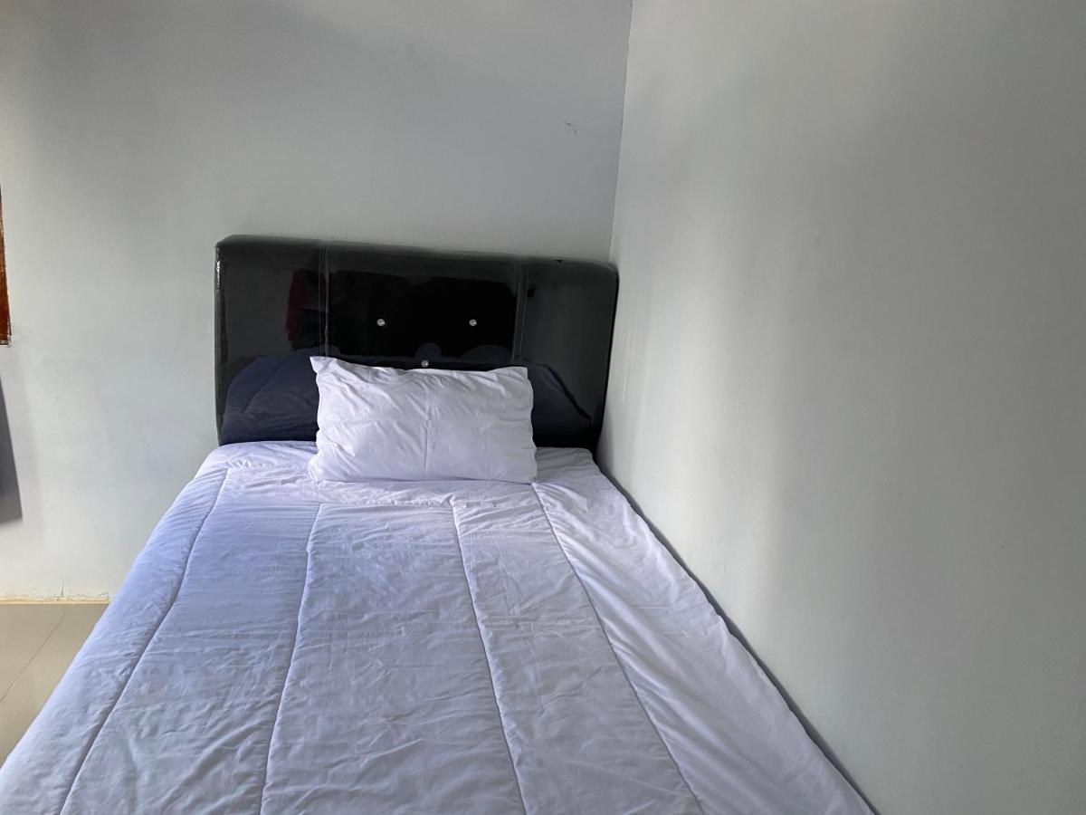 Khalisa Home Syariah Pontianak Exterior foto